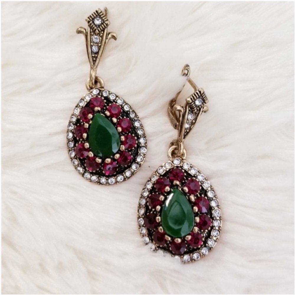 NEW Rhinestone Earrings - Picture 12 of 14